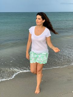 Mayrín Villanueva feet photo thumbnail