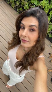 Mayrín Villanueva feet photo thumbnail
