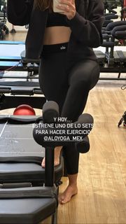 Mayrín Villanueva feet photo thumbnail