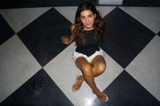 Mayrín Villanueva feet photo thumbnail