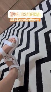 Maísa Silva feet photo thumbnail
