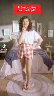 Maísa Silva feet photo thumbnail