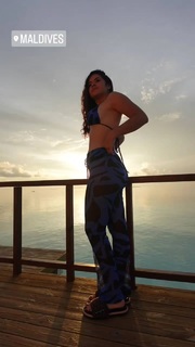 Maísa Silva feet photo thumbnail