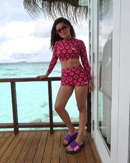 Maísa Silva feet photo thumbnail