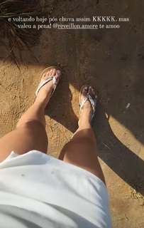 Maísa Silva feet photo thumbnail