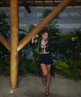 Maísa Silva feet photo thumbnail
