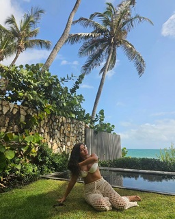 Maísa Silva feet photo thumbnail