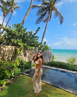 Maísa Silva feet photo thumbnail