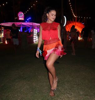 Maísa Silva feet photo thumbnail