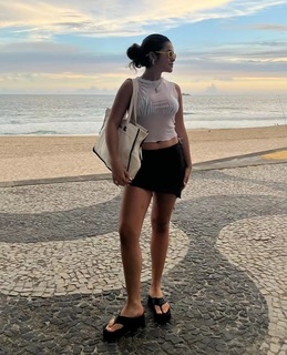 Maísa Silva feet photo thumbnail