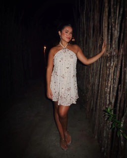Maísa Silva feet photo thumbnail