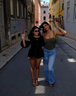 Maísa Silva feet photo thumbnail