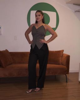 Maísa Silva feet photo thumbnail