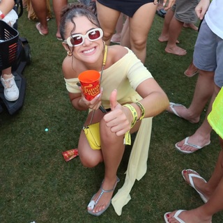Maísa Silva feet photo thumbnail