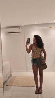 Maísa Silva feet photo thumbnail