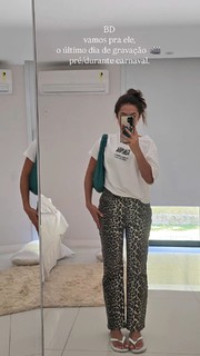 Maísa Silva feet photo thumbnail