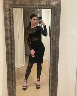 McKayla Maroney feet photo thumbnail