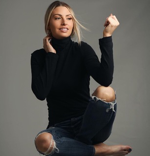 McKenzie Mitchell feet photo 8