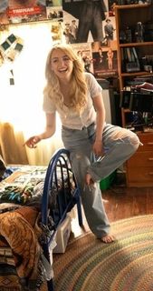 Mckenna Grace feet photo thumbnail