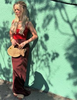 Mckenna Grace feet photo thumbnail