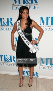 Meagan Tandy feet photo 15