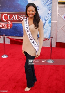Meagan Tandy feet photo 14