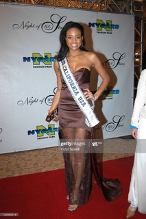 Meagan Tandy feet photo 9