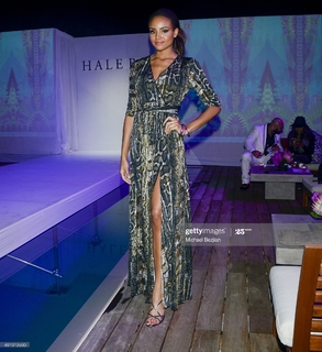 Meagan Tandy feet photo 8