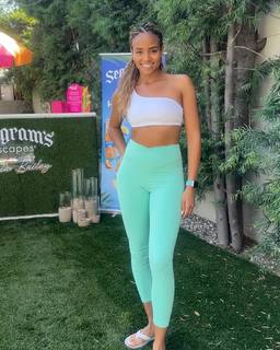 Meagan Tandy feet photo 17