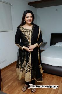 Meena feet photo thumbnail