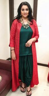 Meena feet photo thumbnail