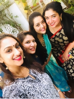 Meena feet photo thumbnail