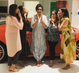 Meena feet photo thumbnail