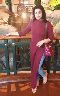 Meena feet photo thumbnail