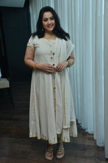 Meena feet photo thumbnail