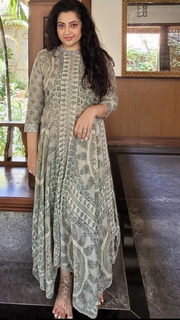 Meena feet photo thumbnail