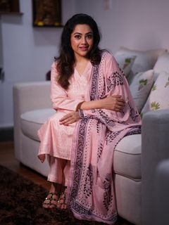 Meena feet photo 1