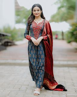 Meenakshi feet photo 11