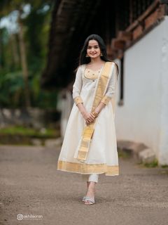 Meenakshi feet photo 2