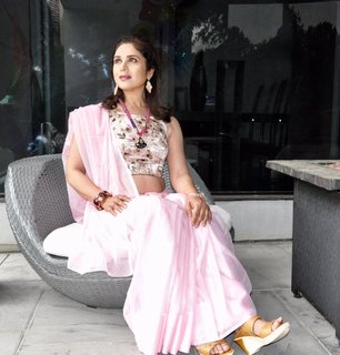 Meenakshi Sheshadri feet photo 8