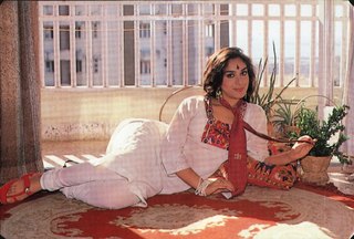 Meenakshi Sheshadri feet photo 2