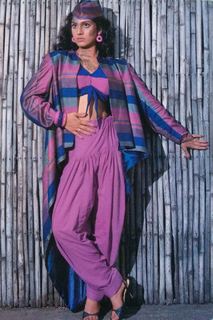 Meenakshi Sheshadri feet photo 19