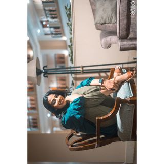 Meenakshii Chaudhary feet photo 12