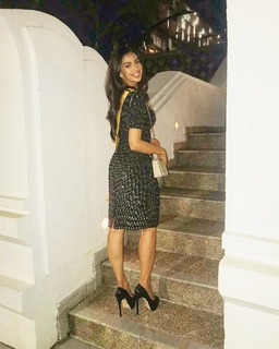 Meenakshii Chaudhary feet photo 4