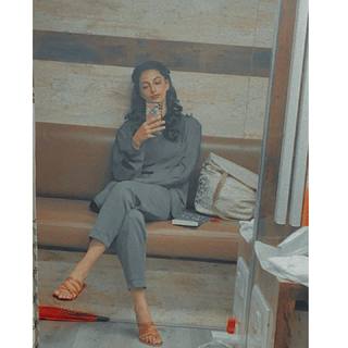 Meenakshii Chaudhary feet photo 1
