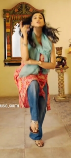 Meenakshii Chaudhary feet photo 17