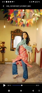 Meenakshii Chaudhary feet photo 16