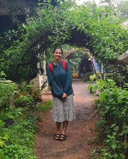 Meenakshii Chaudhary feet photo 15