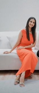 Meenakshii Chaudhary feet photo 9