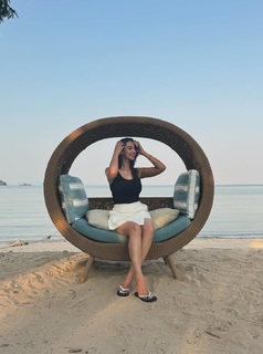 Meenakshii Chaudhary feet photo 20